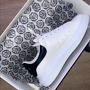 Alexander McQueen men’s oversized sneaker🔥